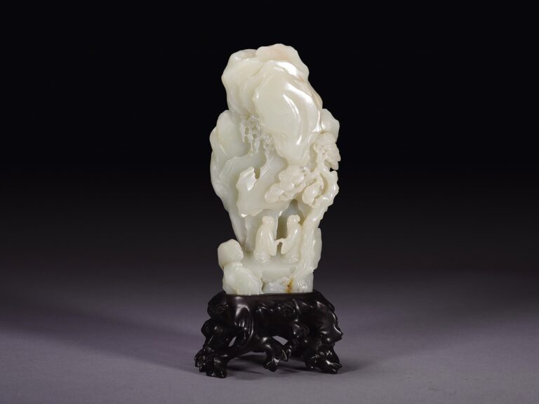 Macro view: Fibrous tremolite structure in mutton-fat Hetian jade
