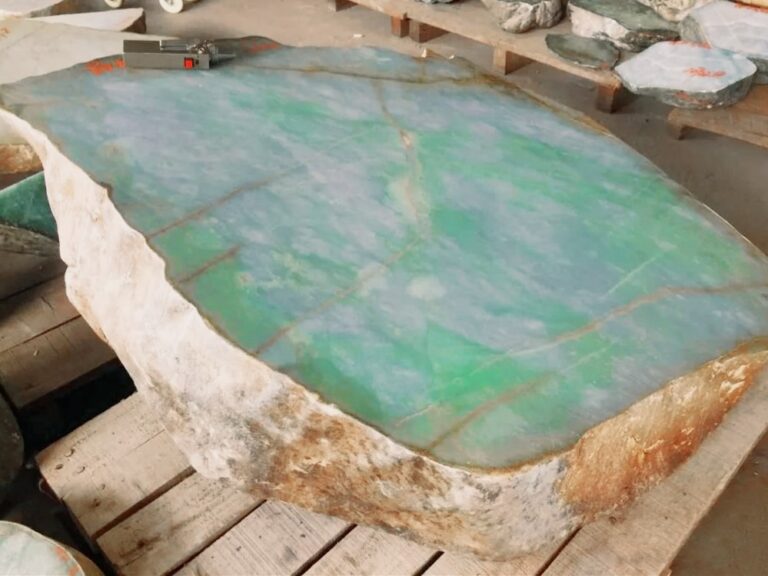 Macro view: Fibrous structure of Hetian nephrite vs. granular Burmese jadeite
