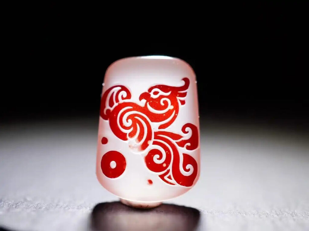 Contemporary jewelry design mixing Nanhong with modern metals