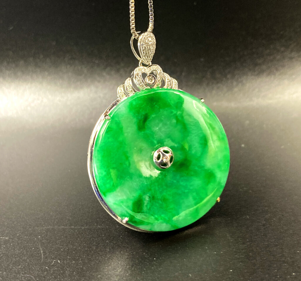 Natural Ice-type Flower Jade Nostalgic Pendant Inlaid with 18K White Gold and Diamonds