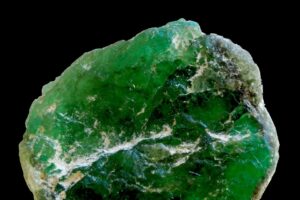 Infrared spectra comparison: Natural jadeite (red) vs resin-filled (blue) – Virtucasa Lab