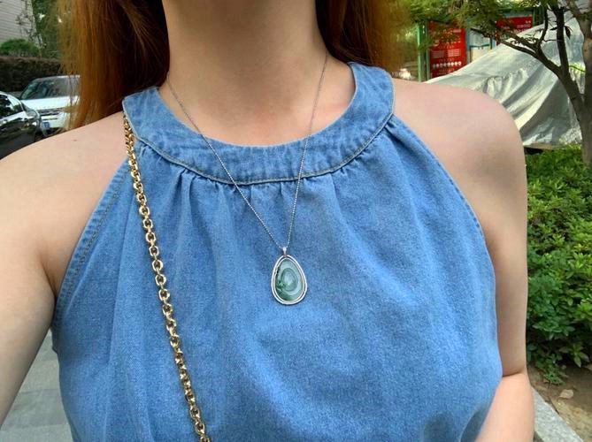 Casual Outings: Effortless Charm with Natural Flow