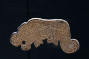 Spring and Autumn Period: Tiger-shaped Pendant