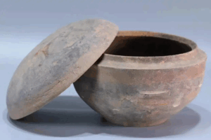 Han Dynasty Painted Pottery Lidded Jar: Millennia-Old Simplicity and Refinement