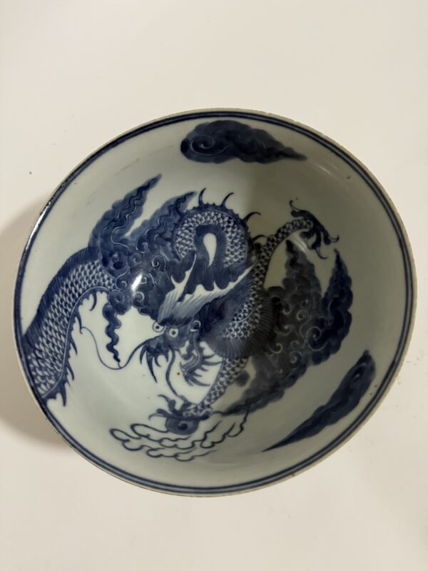 Large Bowl with Over-the-Wall Dragon Pattern from the Qianlong Reign of the Qing Dynasty - Image 4