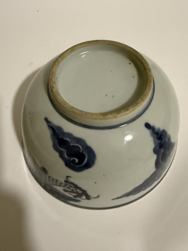 Large Bowl with Over-the-Wall Dragon Pattern from the Qianlong Reign of the Qing Dynasty - Image 2