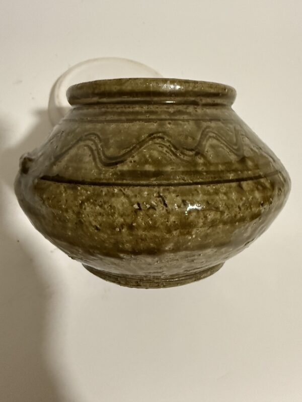 Yellow Glazed Running Beast Jar from the Eastern Jin Dynasty - Image 3