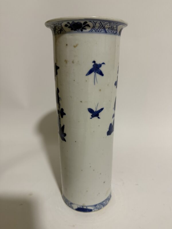 Blue-and-White Arrow Quiver with Bird-and-Flower Pattern, Marked "Made in the Reign of Emperor Qianlong" - Image 3