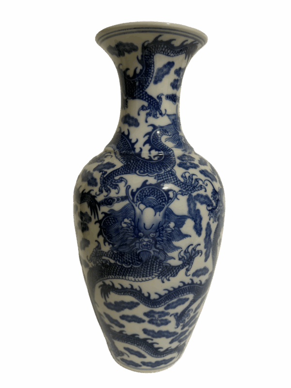 Qing Kangxi Blue-and-White Dragon Pattern Appreciation Vase - A Treasured Piece from the Imperial Kiln