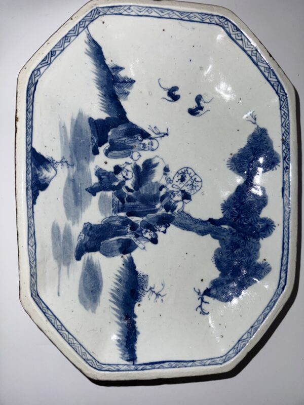 Blue-and-White Octagonal Plate with Figures and Landscape Patterns from the Late Ming to Early Qing Dynasties - Image 4