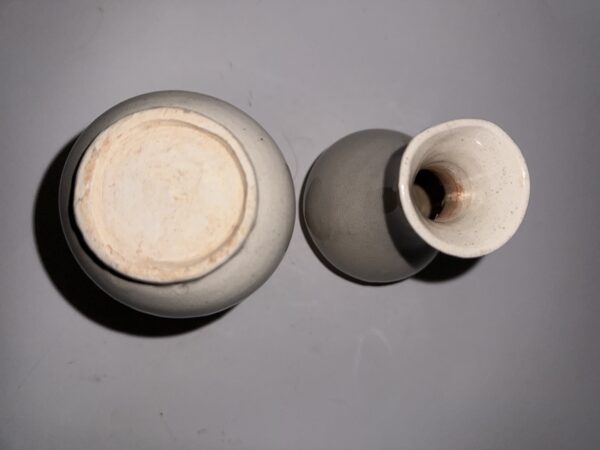 A Pair of White Glazed Yuhuchun Vases from the Song Dynasty - Image 5
