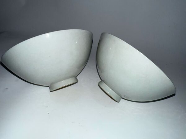 A Pair of Early Ming Dynasty Porcelain Wans in the Fushou Style - Image 2