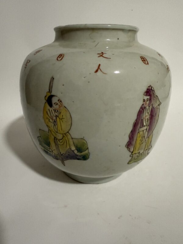 Famille Rose Porcelain Jar with "Peerless Gallery" Figures from the Tongzhi Reign of the Qing Dynasty - Image 4
