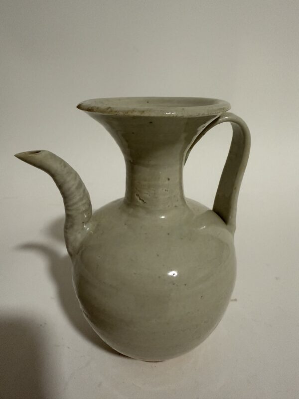 Song Dynasty White Glaze Ewer - Image 3