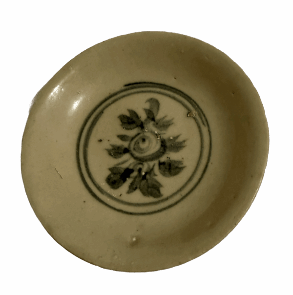 Ming Dynasty Blue-and-White Porcelain Plate with Floral Patterns