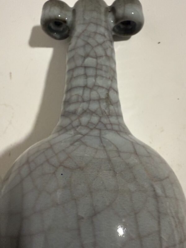 Qing Dynasty Ge Kiln Folding-Shoulder Paper Hammer Bottle - Image 4
