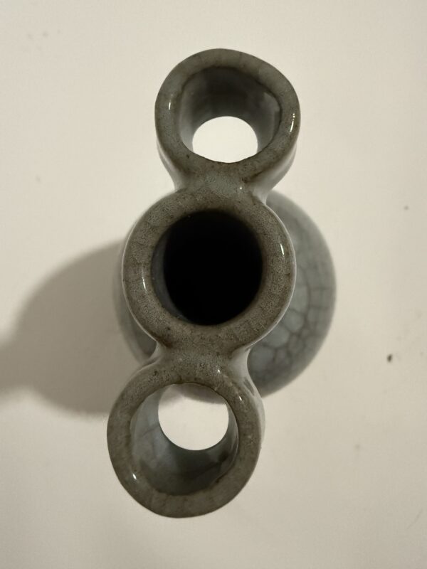Qing Dynasty Ge Kiln Folding-Shoulder Paper Hammer Bottle - Image 5