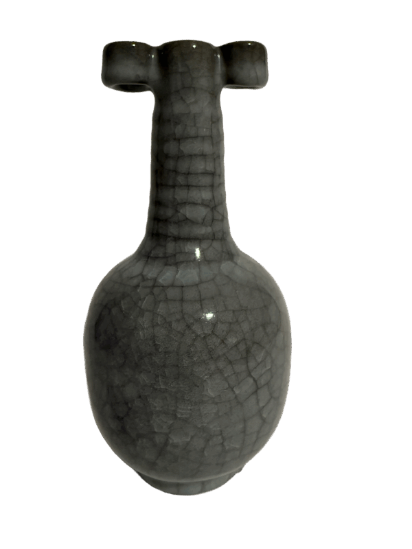 Qing Dynasty Ge Kiln Folding-Shoulder Paper Hammer Bottle