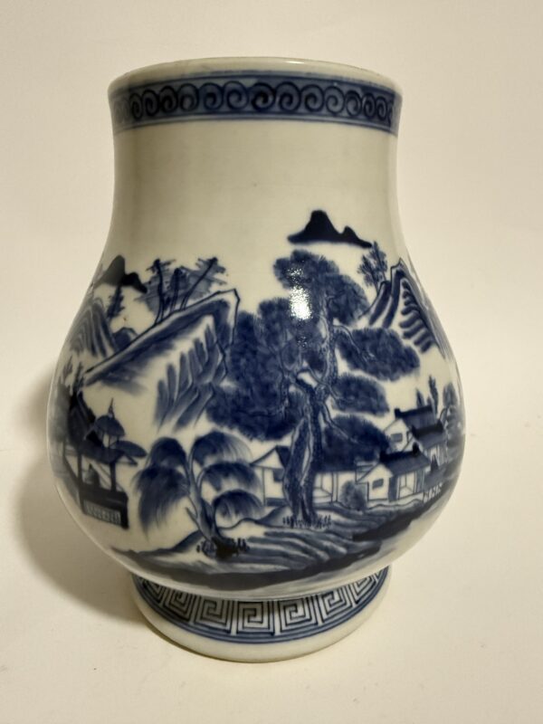 Kangxi Blue-and-White Landscape-Patterned Pipa Zun of the Qing Dynasty - Image 3