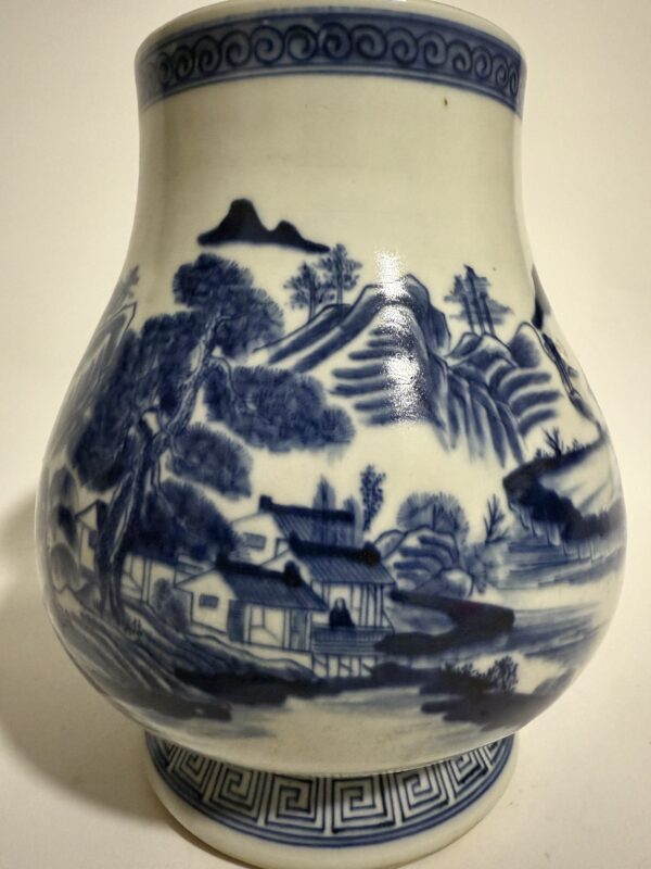 Kangxi Blue-and-White Landscape-Patterned Pipa Zun of the Qing Dynasty - Image 4