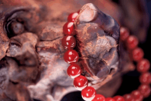 Agate: Nature’s Captivating Canvas of Banded Silica